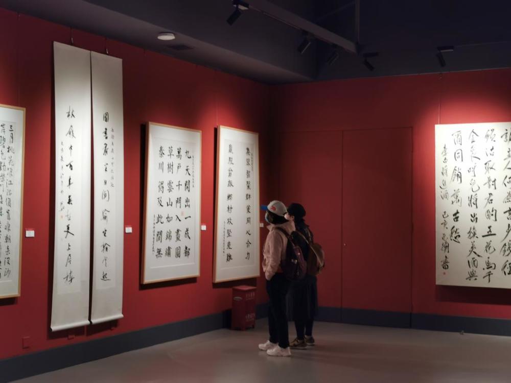 滕晗|来北京奥体公园看“画意成都” 除了熊猫、四川漆画还有这些……