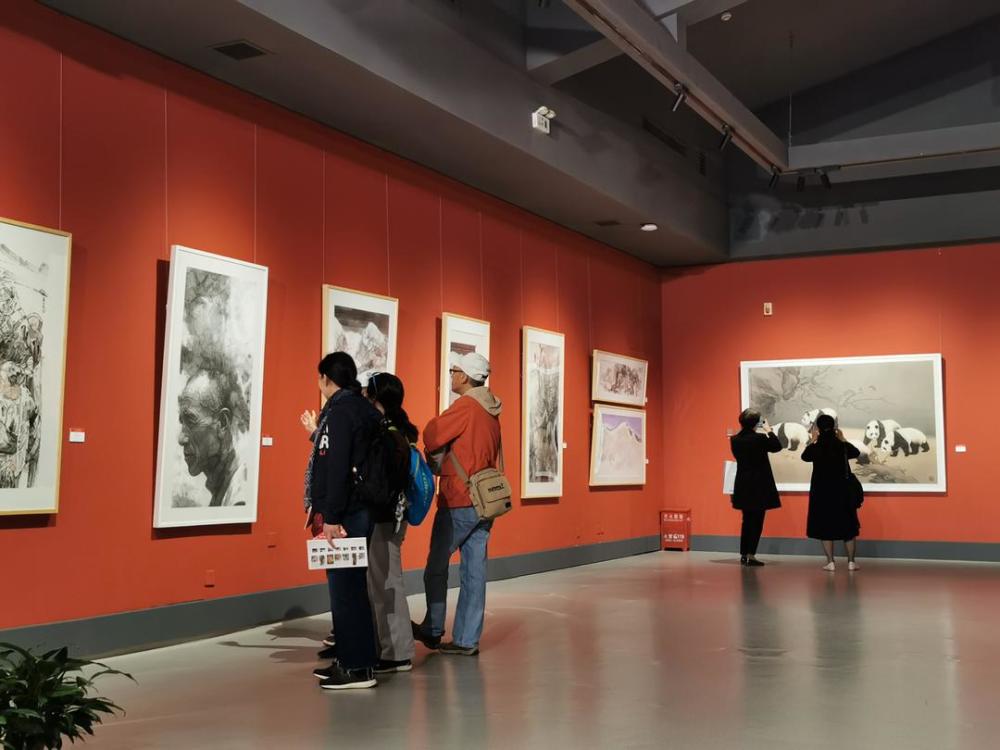 滕晗|来北京奥体公园看“画意成都” 除了熊猫、四川漆画还有这些……