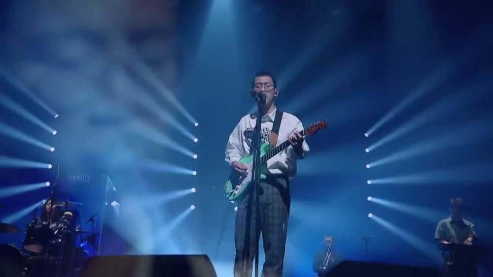 音乐人|收入比保洁员低、走红比登天难，他们堪称娱乐圈炮灰…