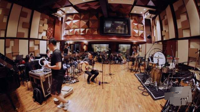 音乐人|收入比保洁员低、走红比登天难，他们堪称娱乐圈炮灰…