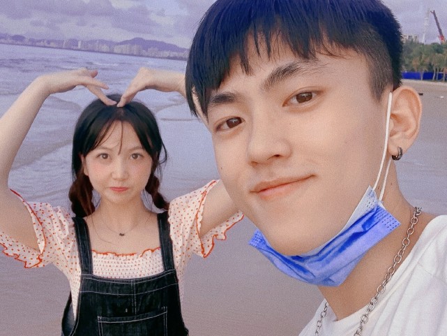 其实网红参加选秀倒不是什么大事,《创造营2020》的选手刘梦,爆胎草莓