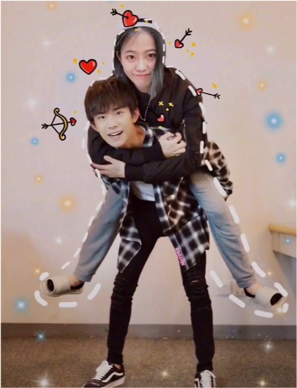 易烊千玺与她们的"合照",浪漫又甜蜜,看到第4张:太过分了!_腾讯新闻