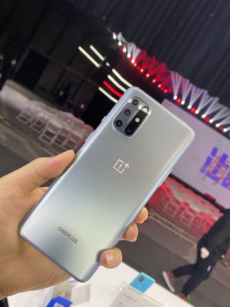 一加8t发布 3399元起售 还有赛博朋克限定版!