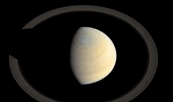 土星环|终于暴露了！土星环正在消失，却发现大量修补土星环的外星飞船
