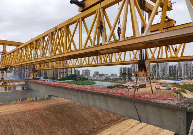 兴宁锦绣大桥东边桥梁第一跨成功吊装预计春节前建成通车