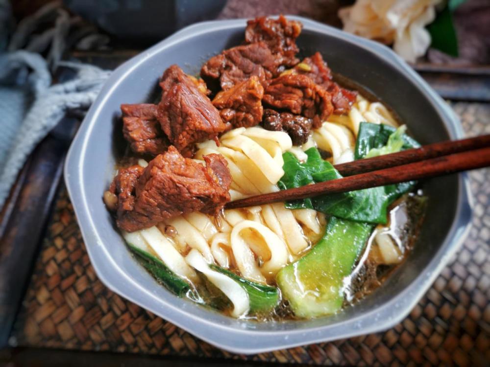 牛肉手擀面这样做简单易学又营养美味