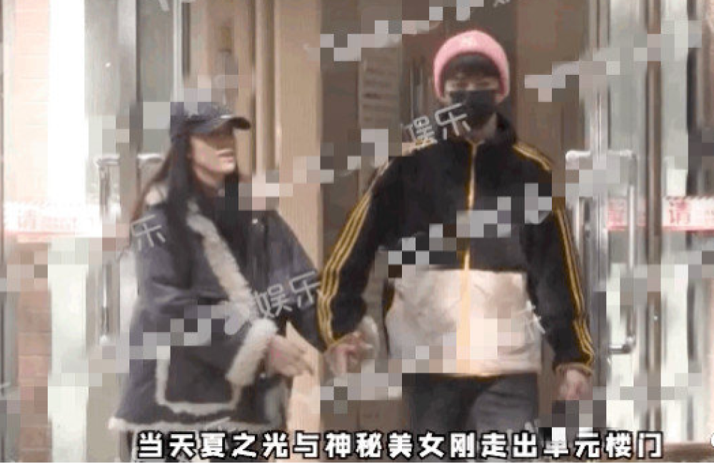 肖战|肖战疼爱的弟弟人设翻车！和女演员公然牵手，兄弟俩都被骂偶像失格