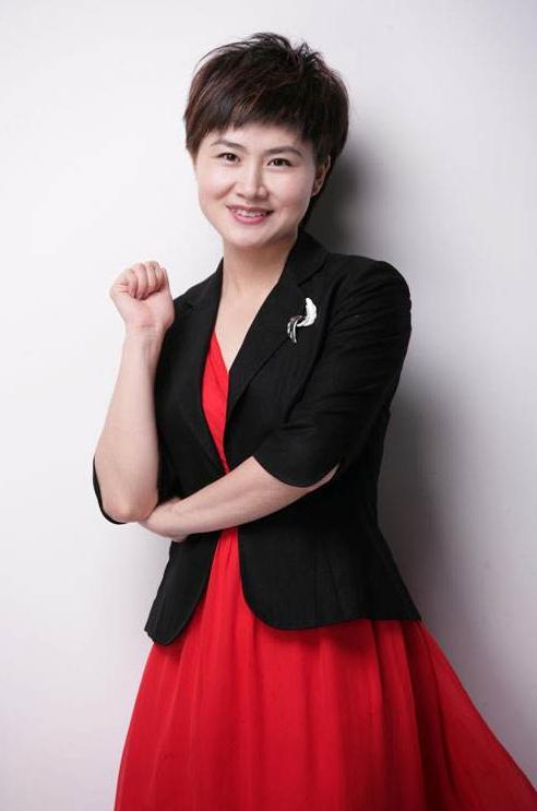 这些央视主持人在台上都特别的光鲜亮丽,像是为舞台而生一样,而私下却