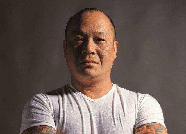 吴志雄邀好友聚会,林俊贤露面帅气依旧,半边身体萎缩坚持拍电影