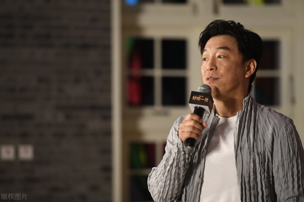 鱼翔|郭敬明发S卡事件，折射出国内演艺环境有多糟糕