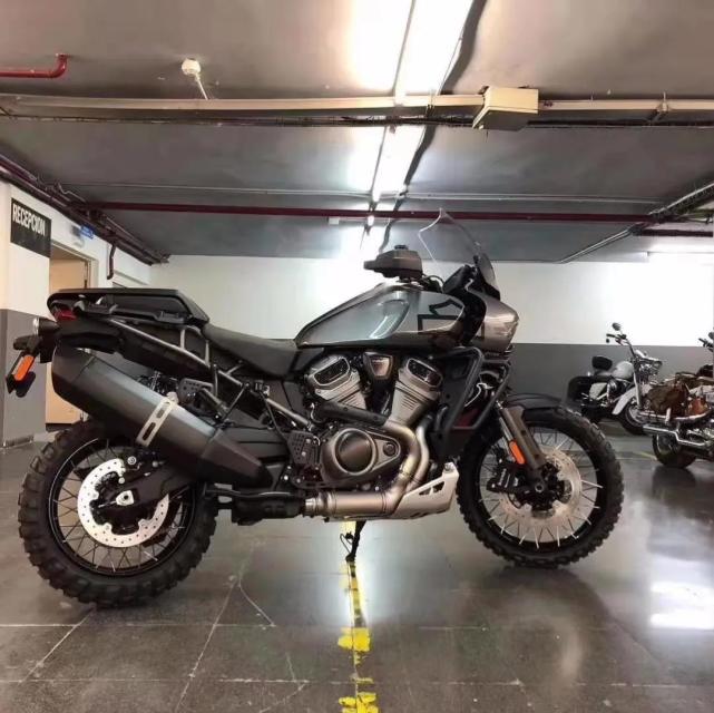 哈雷首款adv实车曝光搭载1250双缸发动机纯硬派风格明年上市