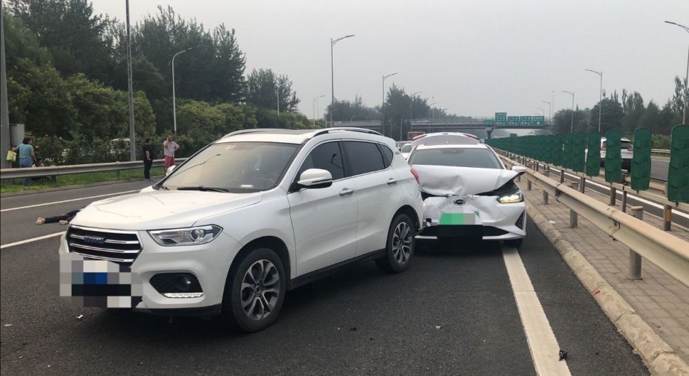 京藏高速公路|壹现场丨横穿京藏高速被撞亡事件 行人被认定主责