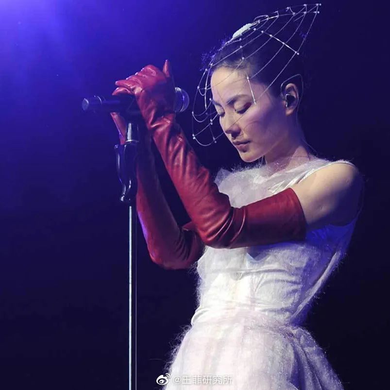 王菲|王菲怎么一点都不“天后”？