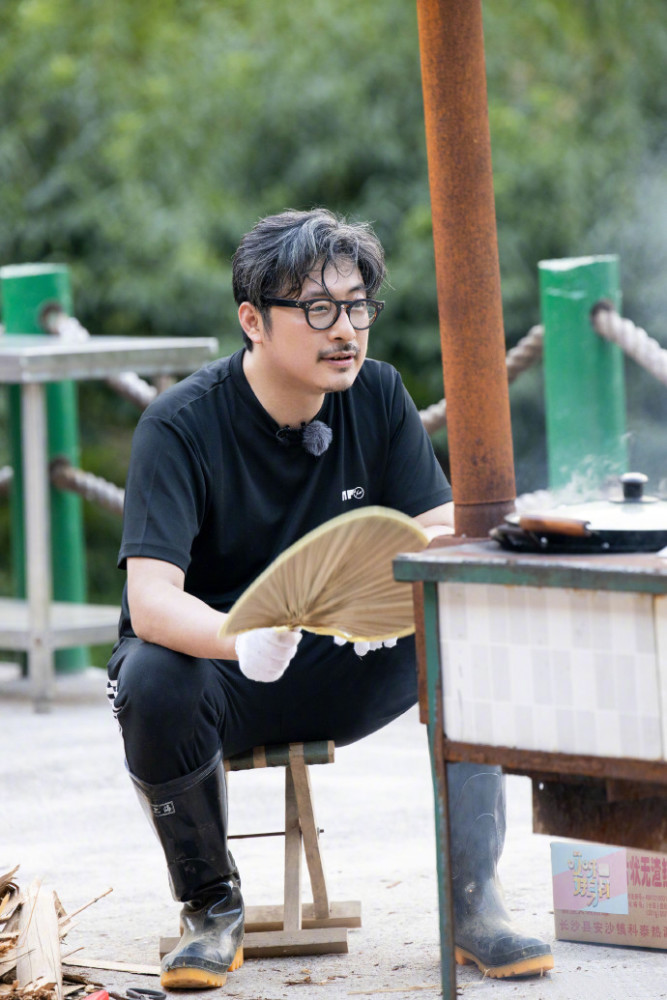 王岳伦|李湘王岳伦体验农家生活，生火做饭超接地气，夫唱妇随恩爱十足