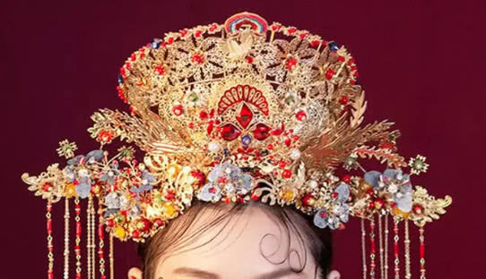 若你在古代大婚你戴哪个凤冠测看上一世的你长得丑陋还是秀气