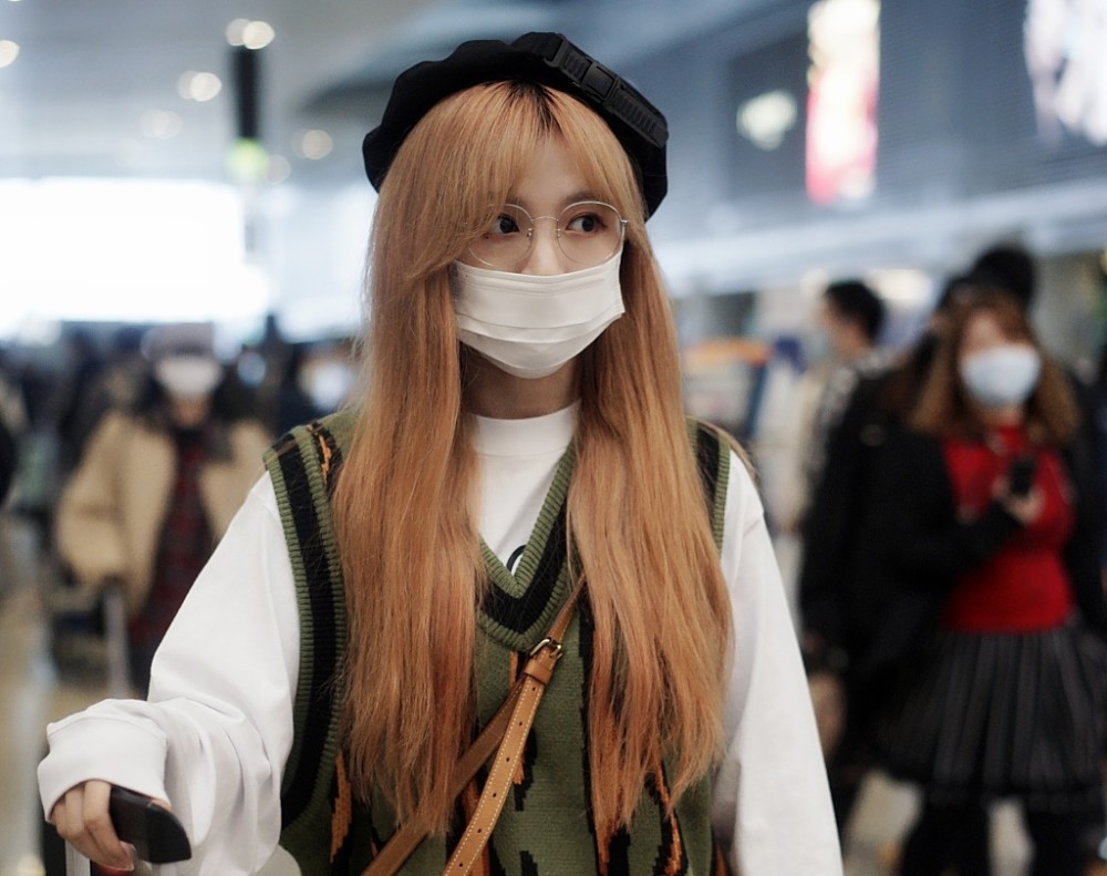 张语格奶奶灰发色个性又吸睛 孔肖吟戴贝雷帽复古摩登