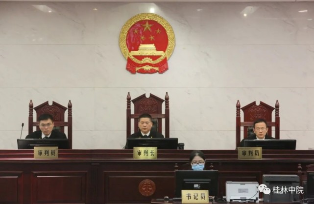 广西桂林纪委原副书记充当涉黑保护伞还涉重婚罪姚佩衡受审