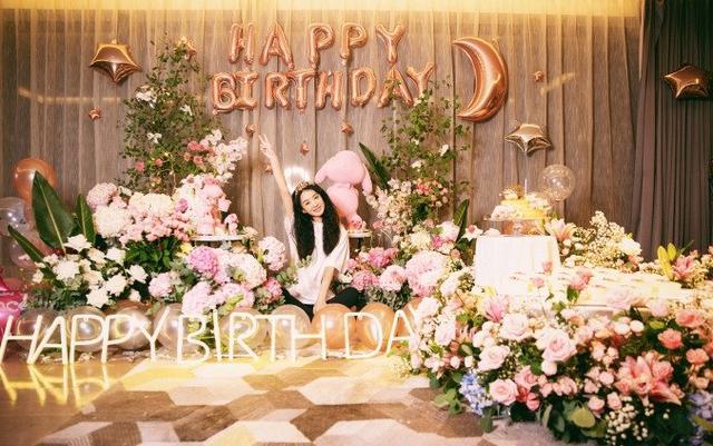 冯绍峰|冯绍峰吐槽为赵丽颖庆生评论被淹，赵丽颖晒自拍两字回应：无视