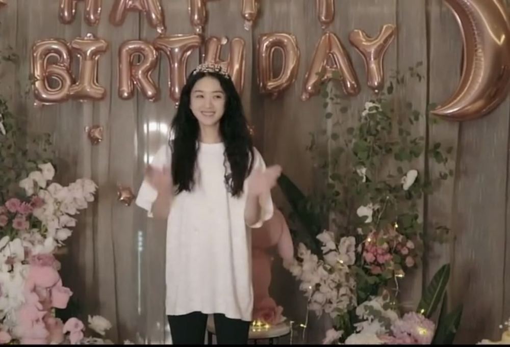 赵丽颖|赵丽颖生日会现场，自拍耍酷开心得像孩子，跟老公暗戳戳撒糖甜炸