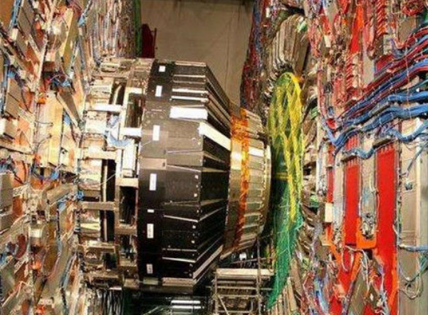 杨振宁|97岁杨振宁的最后一站：甘愿背负骂名，也要阻止中国研发千亿项目