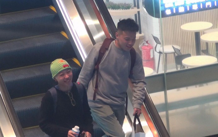 窦靖童|公开认爱？窦靖童绯闻男友晒同框照，甜蜜配文：隐藏你的妻子