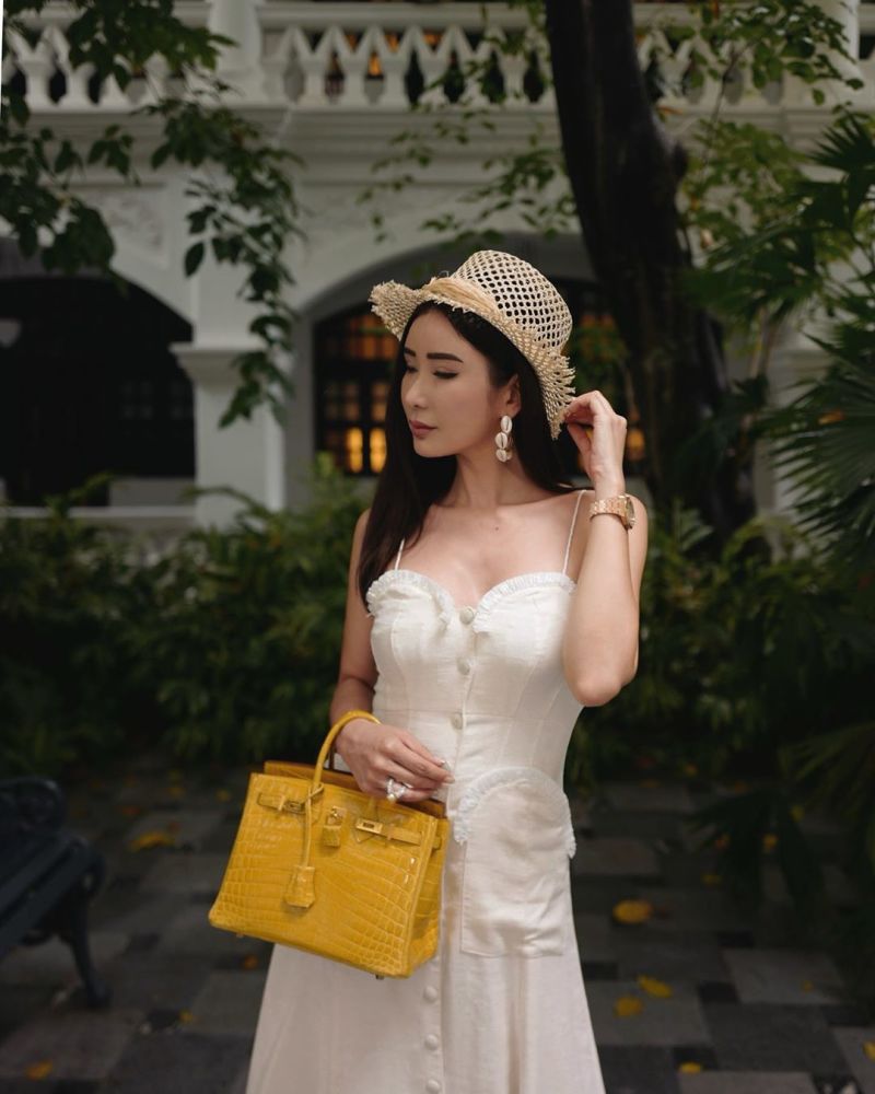 新加坡真名媛是什么来头爱马仕堆成小山45岁爱穿碎花秀好身材