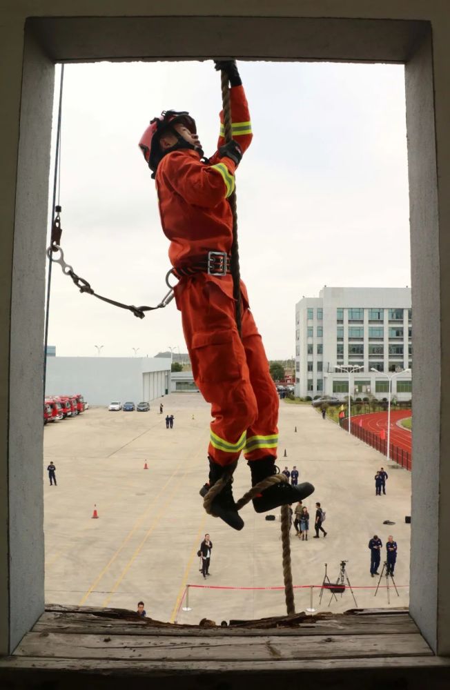 直击现场|镜头背后的消防员