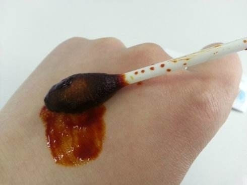 5%～3.5%,双氧水会分解并产生氧气,具有很强的氧化作用,可用于消毒.