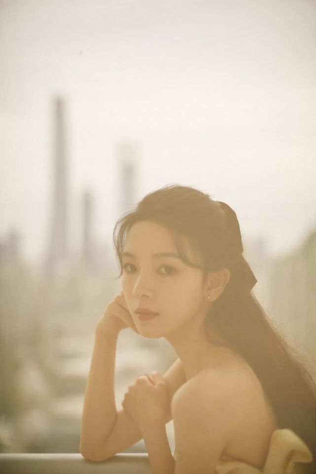 唐人星画|陈瑶出席芭莎美妆大奖颁奖盛典 荣获年度卓越魅力艺人奖