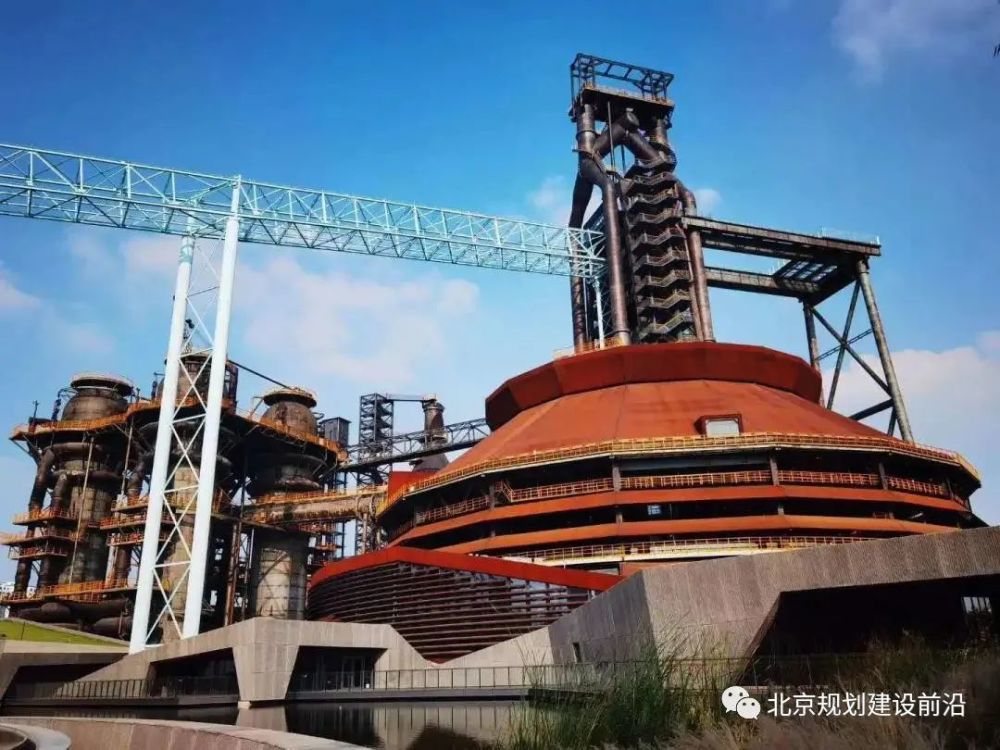 京西钢铁城里的聚会,最in潮玩专区,摇滚乐队,网红市集……首钢等你来