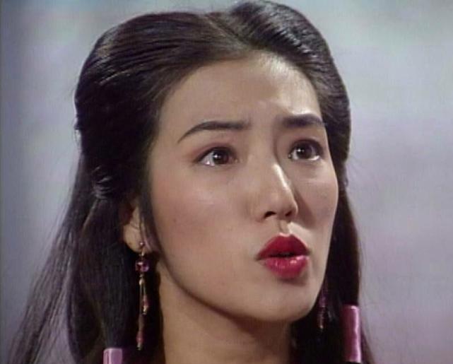 52岁关宝慧宣布新恋情,因三级片走红嫁不出,为戏缝嘴敬业吓人