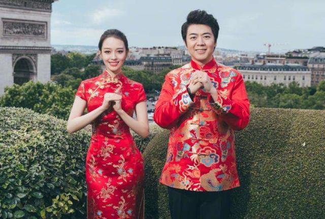 郎朗|吉娜官宣怀孕后郎朗首晒夫妻合照，吉娜挽着老公脖子腰部依旧纤细