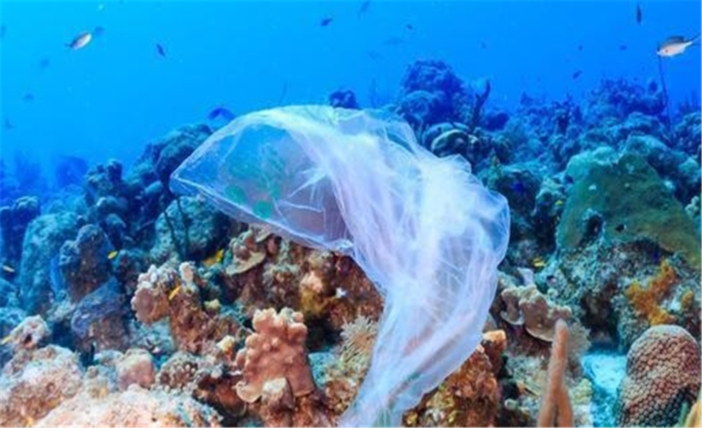 人造卫星|美卫星监测到异象，有1000个香港面积大的物体，正飘往中国