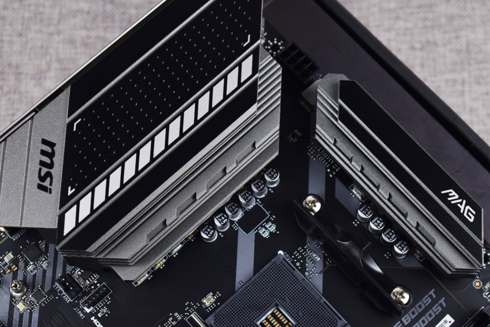 实用至上,微星b550 tomahawk主板开箱拆解 测试_腾讯新闻