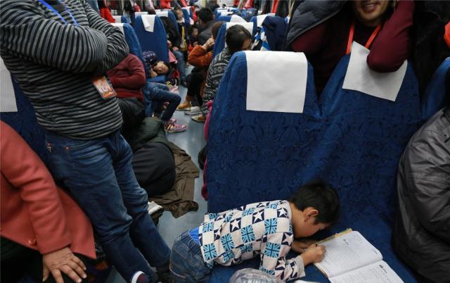 节后第一天35名同学门口补作业场面壮观提高效率从专注力开始