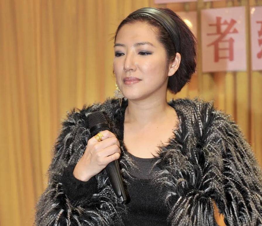 关宝慧|恭喜！52岁香港著名女星宣布迎来新恋情，曾为早点嫁人公开承认整容