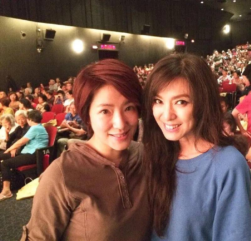 关宝慧|恭喜！52岁香港著名女星宣布迎来新恋情，曾为早点嫁人公开承认整容