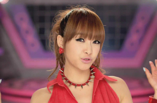 宋茜|宋茜当选金鹰女神，华丽的女神礼服背后，靠的不应该是实力吗？