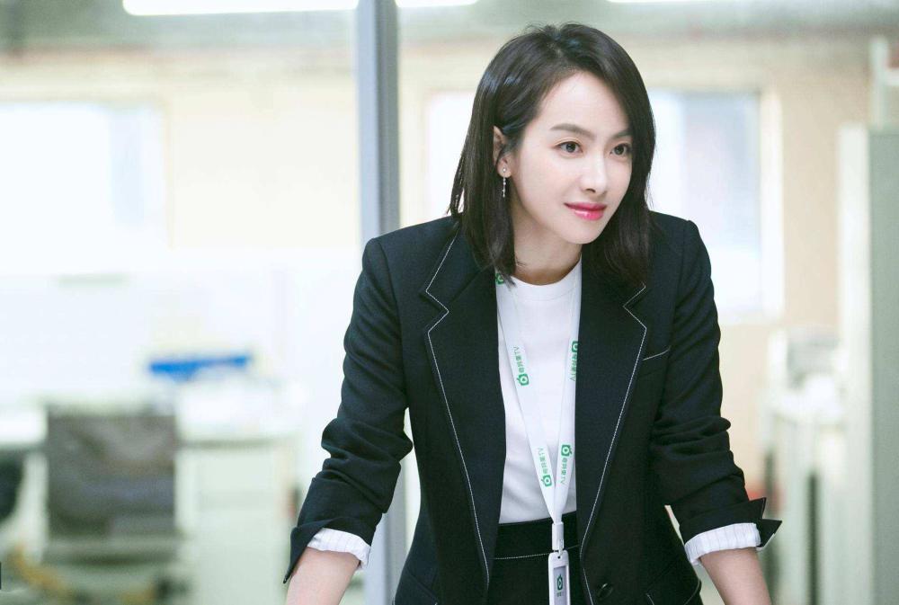 宋茜|宋茜当选金鹰女神，华丽的女神礼服背后，靠的不应该是实力吗？