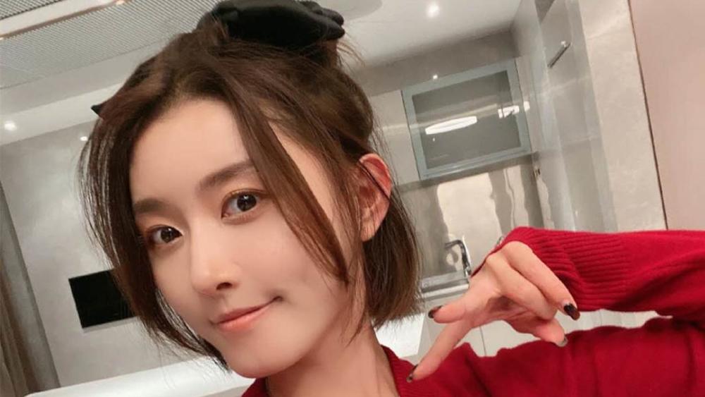 刘思瑶算个啥?千万粉女神网红神级"连体滤镜",下巴跟脖子都连一起了