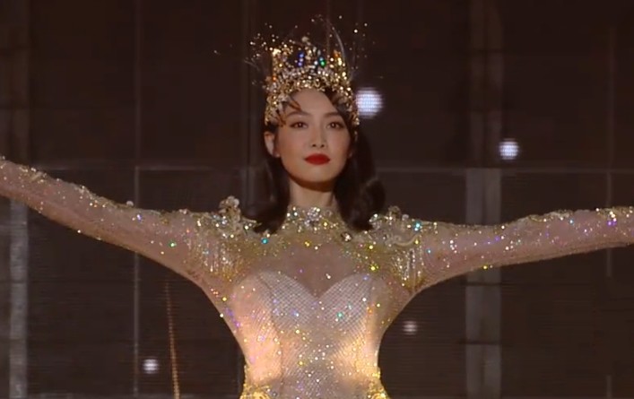 宋茜|金鹰女神宋茜华丽亮相，却被吐槽胳膊粗？镜头拉近，粉丝后悔投票