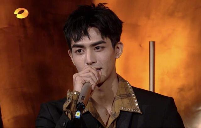 金鹰节开幕式|金鹰节开幕式晚会：谭松韵仙女、宋威龙皮肤差、沈梦辰脸肿，她惊艳亮相赢了