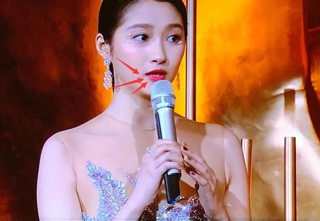 金鹰节开幕式|金鹰节开幕式晚会：谭松韵仙女、宋威龙皮肤差、沈梦辰脸肿，她惊艳亮相赢了