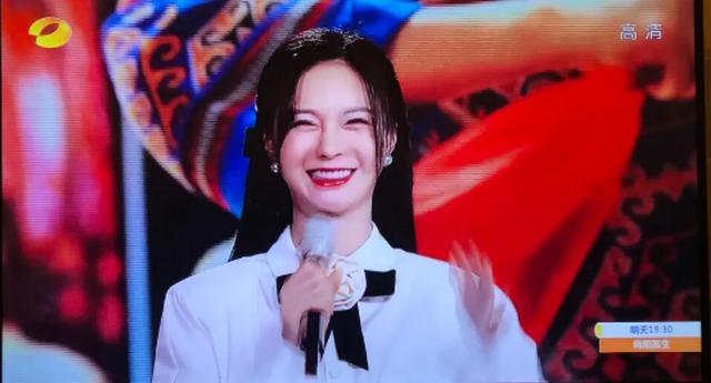 金鹰节开幕式|金鹰节开幕式晚会：谭松韵仙女、宋威龙皮肤差、沈梦辰脸肿，她惊艳亮相赢了