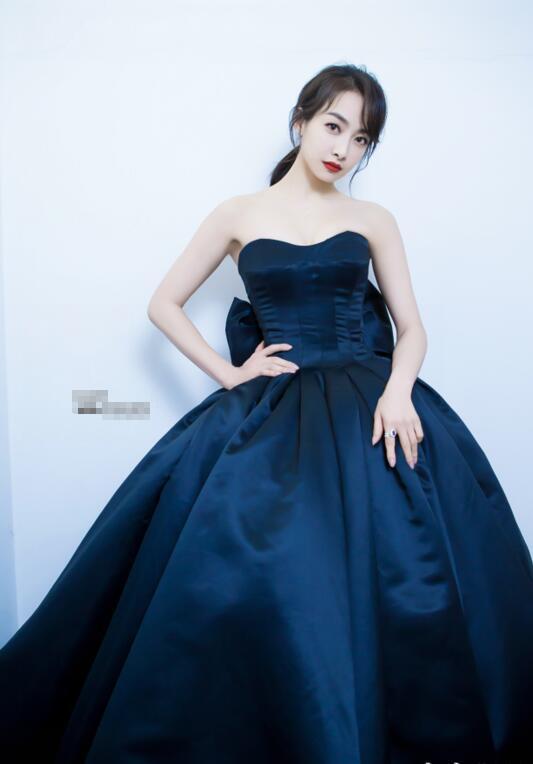 金鹰节开幕式|金鹰节开幕式晚会：谭松韵仙女、宋威龙皮肤差、沈梦辰脸肿，她惊艳亮相赢了