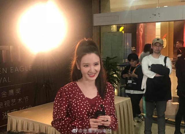 金鹰节开幕式|金鹰节开幕式晚会：谭松韵仙女、宋威龙皮肤差、沈梦辰脸肿，她惊艳亮相赢了