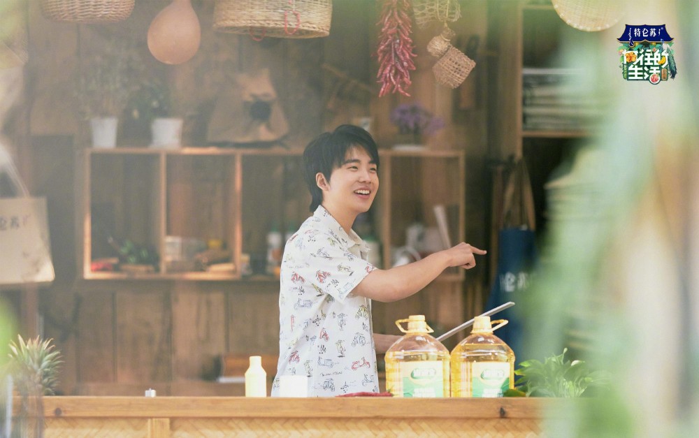 郭麒麟|郭麒麟成德云社收入支撑的来源？停工9个月照发工资，堪称拼命三郎！