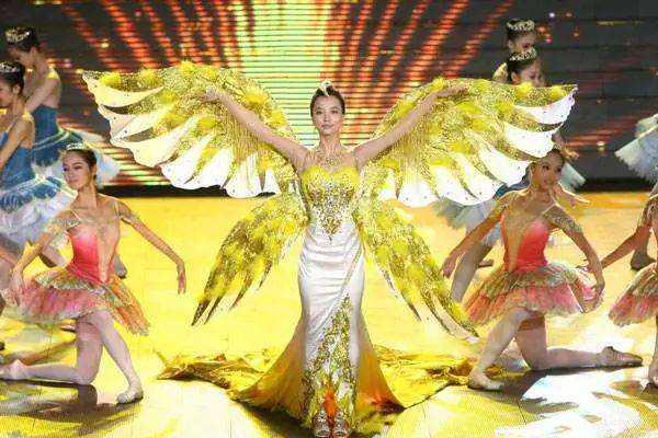 金鹰女神|宋茜金鹰女神造型显腰粗，她能否打破风光一时即扑街的女神魔咒？