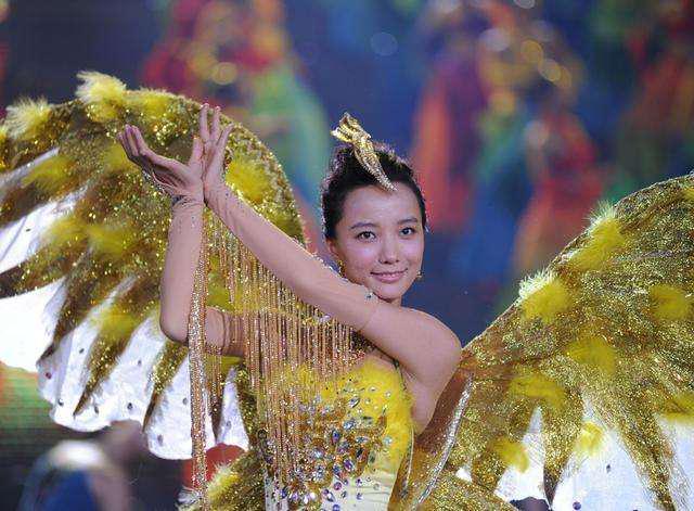 金鹰女神|宋茜金鹰女神造型显腰粗，她能否打破风光一时即扑街的女神魔咒？