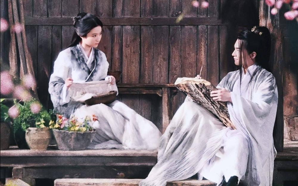 金鹰女神|宋茜金鹰女神造型显腰粗，她能否打破风光一时即扑街的女神魔咒？